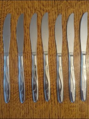 7 - Vintage AMERICANA STAR Stainless Table Knives By International Silver
